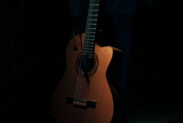Radio reportage met een muzikant.