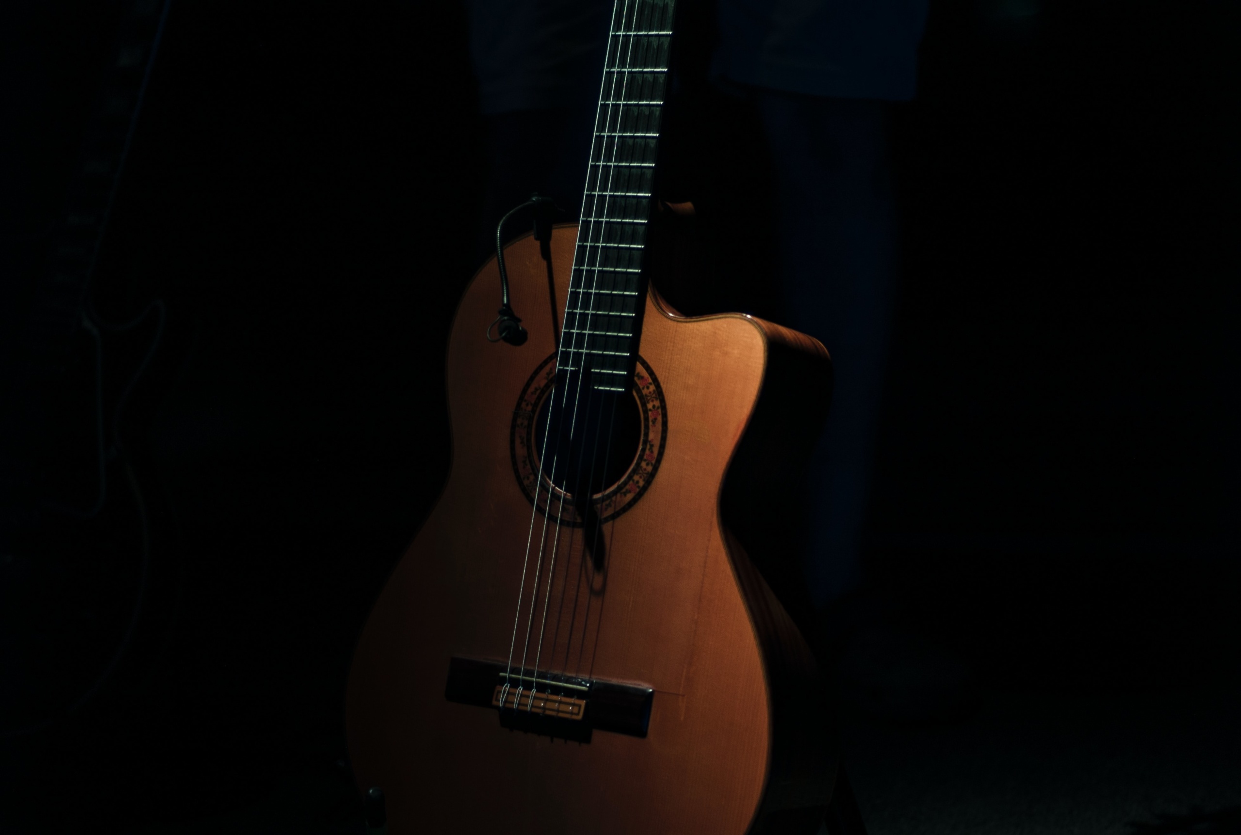 Radio reportage met een muzikant.