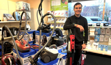 Puber (19) neemt elektronicazaak over