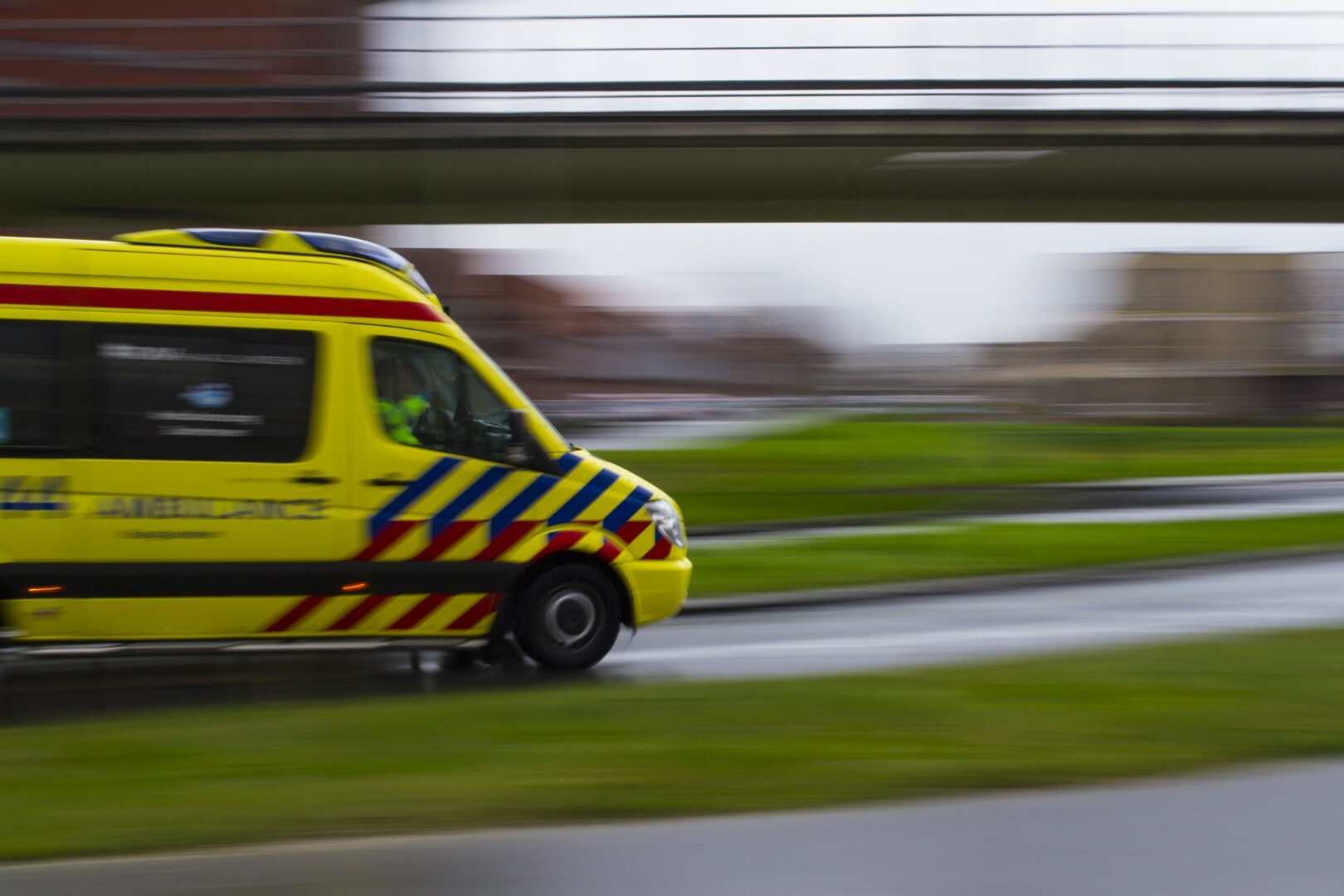 Twee vrouwen en meerdere kinderen gewond door ongeluk in Uithuizen.