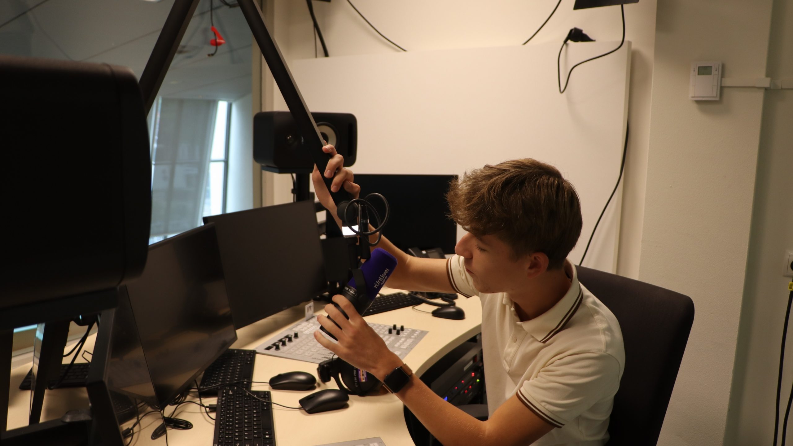 Abel (15): ‘Ik heb mijn eigen radio studio’